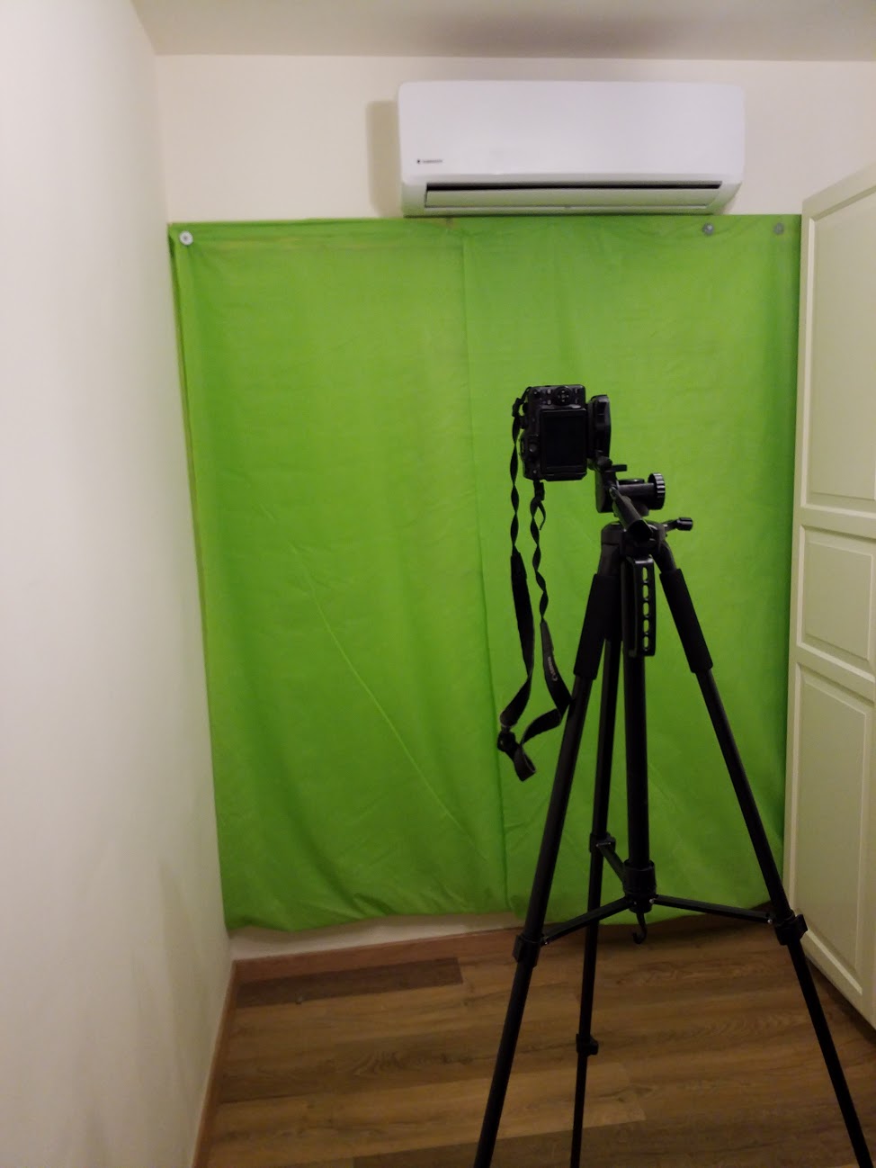 Green screen and a camera in a typical green room setup