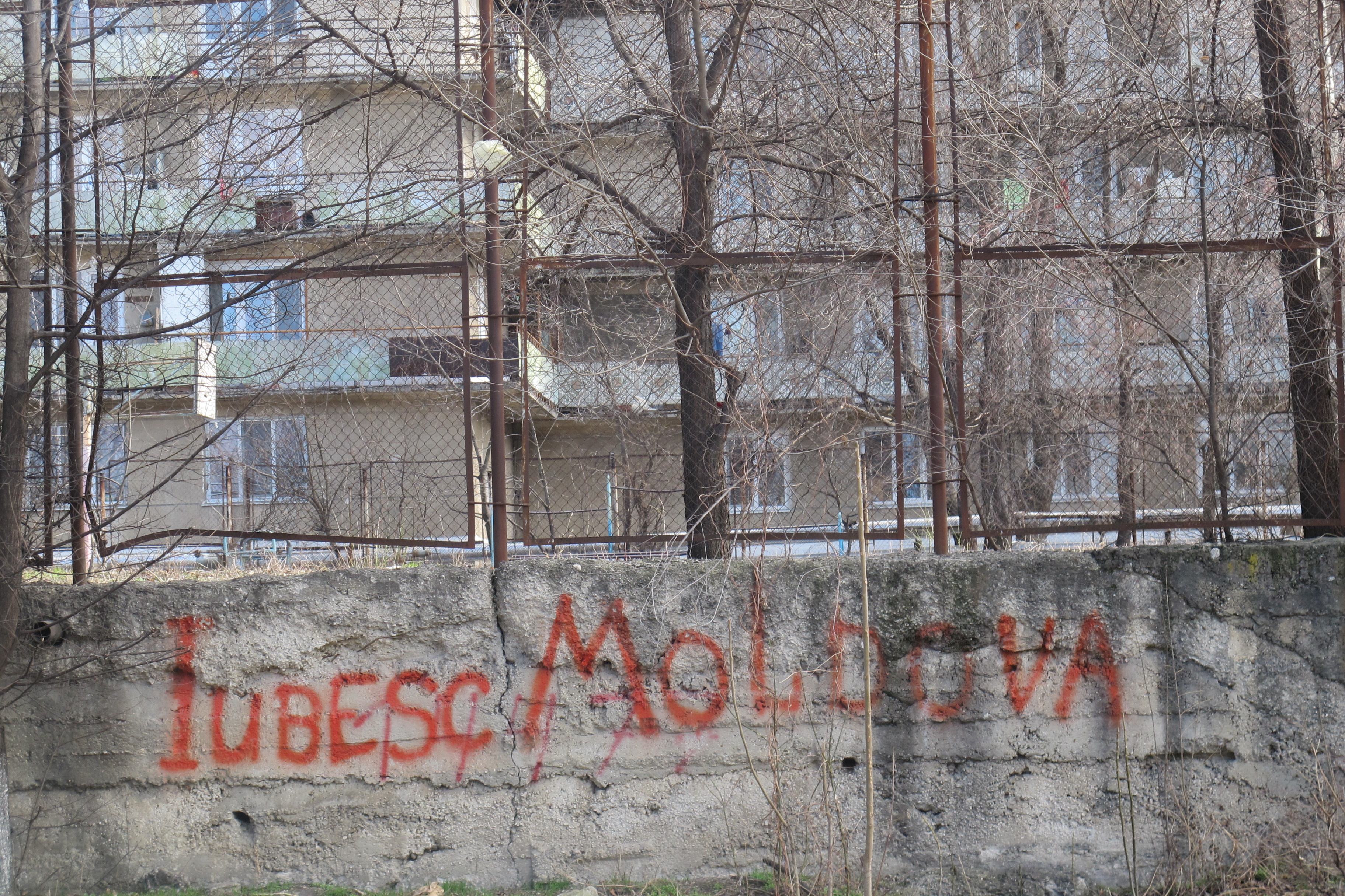 Graffiti in Chisinau. Writing that says "I love Moldova" (in Romanian)